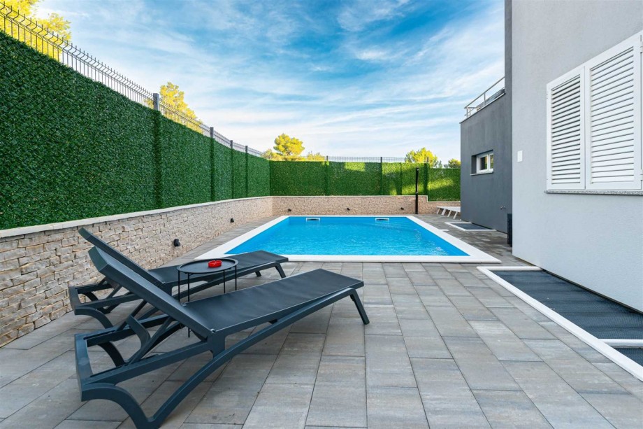CROWONDER Villa Adriana - villa with Heated Swimming Pool, Jacuzzi and Sauna