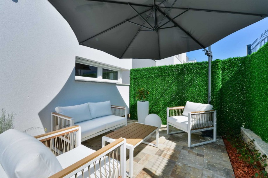 CROWONDER Villa Adriana - villa with Heated Swimming Pool, Jacuzzi and Sauna