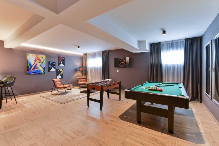 CROWONDER Villa Adriana - villa with Heated Swimming Pool, Jacuzzi and Sauna