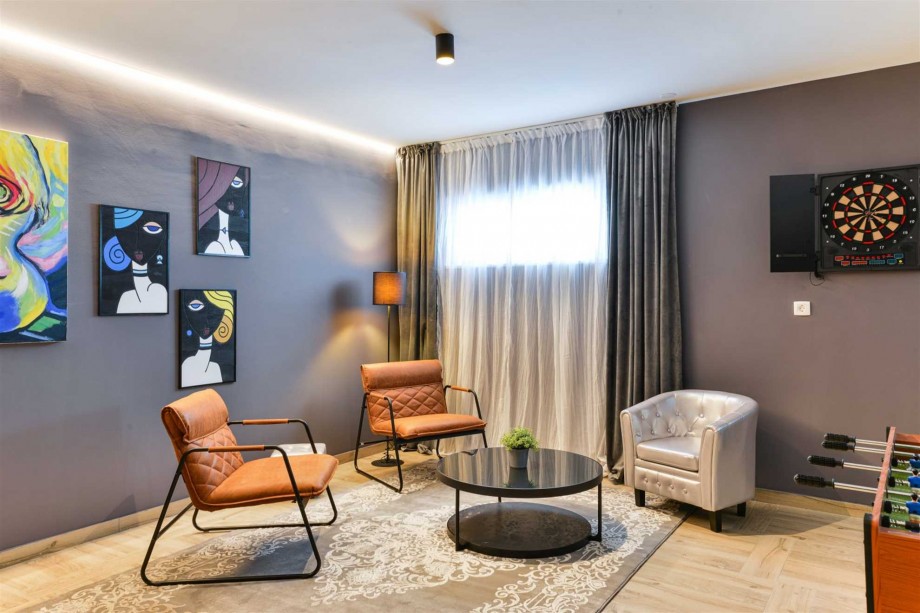 CROWONDER Villa Adriana - villa with Heated Swimming Pool, Jacuzzi and Sauna