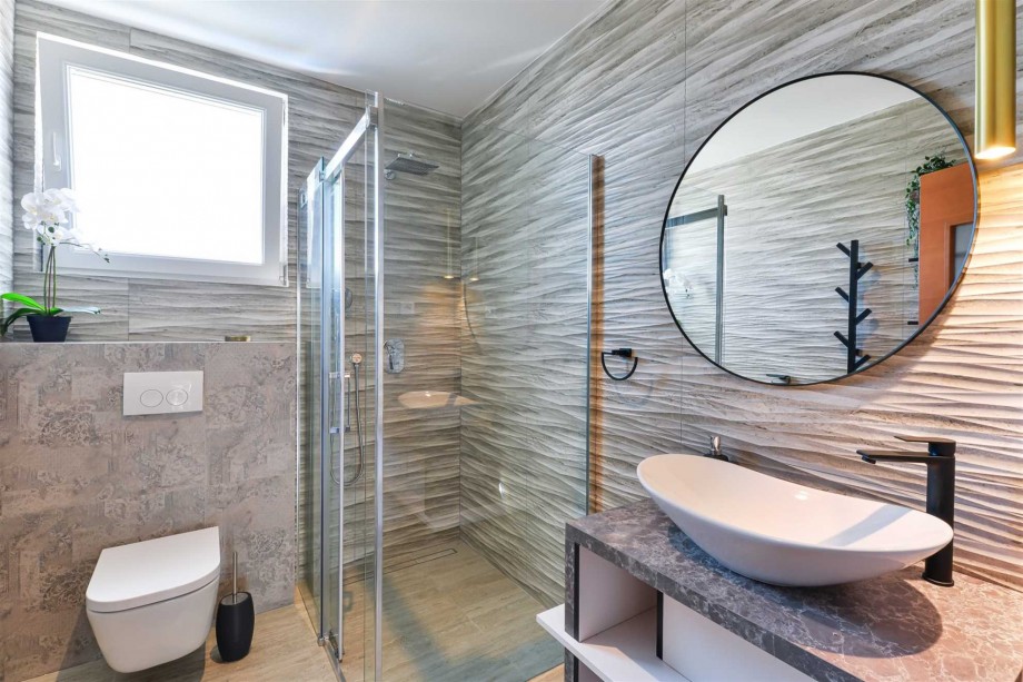 CROWONDER Villa Adriana - villa with Heated Swimming Pool, Jacuzzi and Sauna