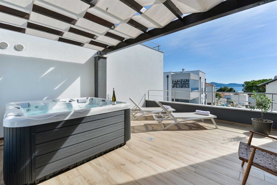 CROWONDER Villa Adriana - villa with Heated Swimming Pool, Jacuzzi and Sauna