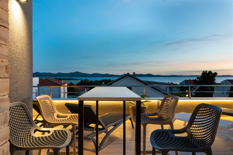 CROWONDER Villa Adriana - villa with Heated Swimming Pool, Jacuzzi and Sauna