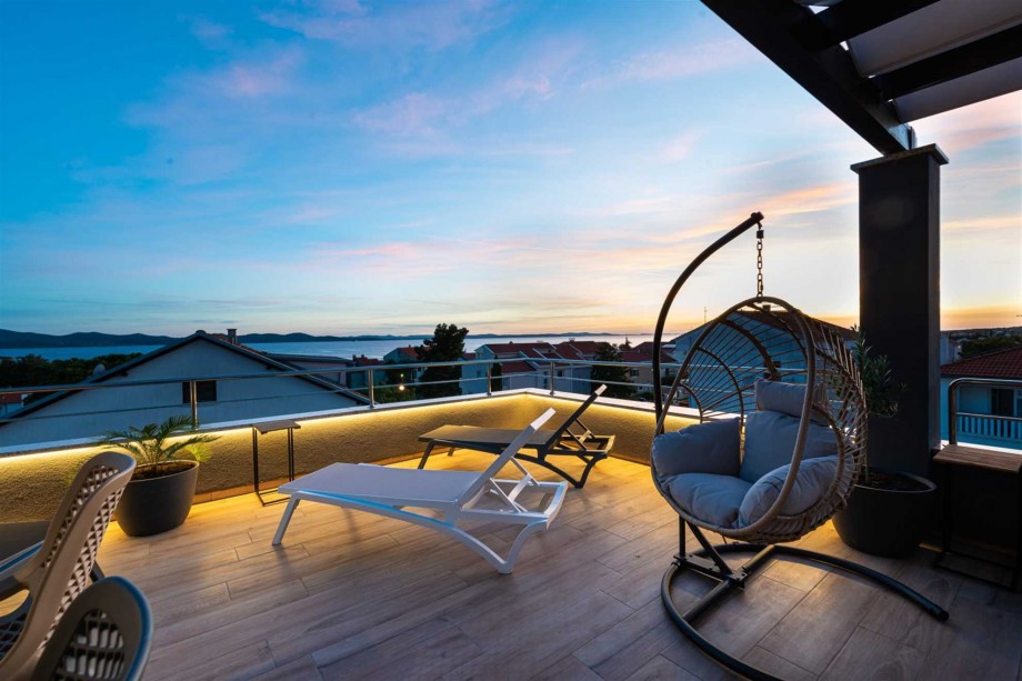 CROWONDER Villa Adriana - villa with Heated Swimming Pool, Jacuzzi and Sauna