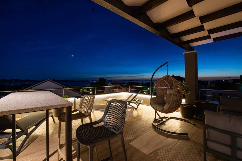 CROWONDER Villa Adriana - villa with Heated Swimming Pool, Jacuzzi and Sauna