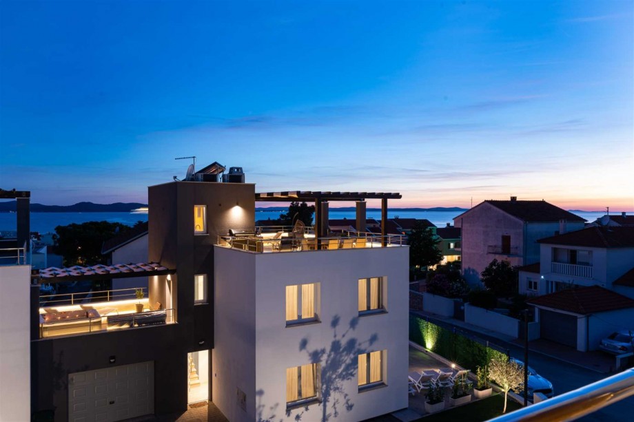 CROWONDER Villa Adriana - villa with Heated Swimming Pool, Jacuzzi and Sauna