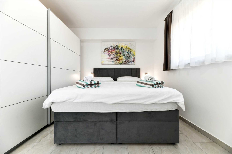CROWONDER Villa Sunrise with Swimming Pool and Sea View