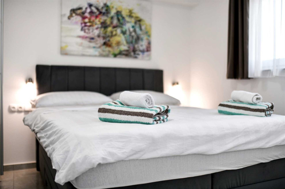 CROWONDER Villa Sunrise with Swimming Pool and Sea View