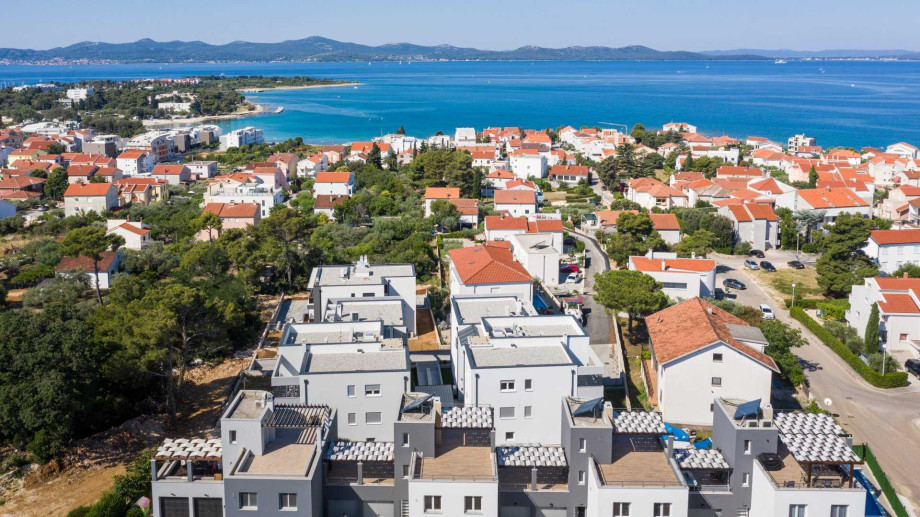 CROWONDER Villa Nika with Heated Swimming Pool, Jacuzzi and Sauna