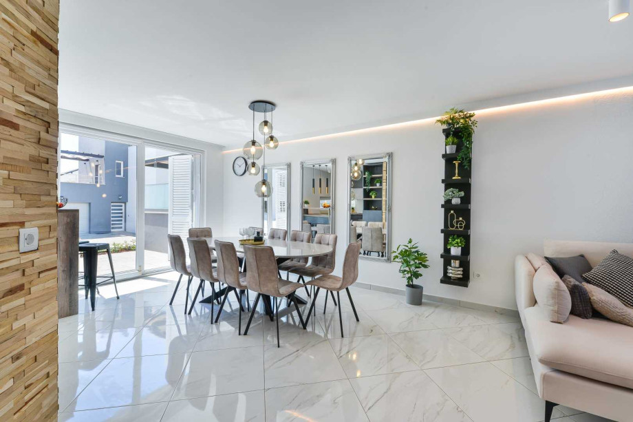 CROWONDER Villa Nika with Heated Swimming Pool, Jacuzzi and Sauna