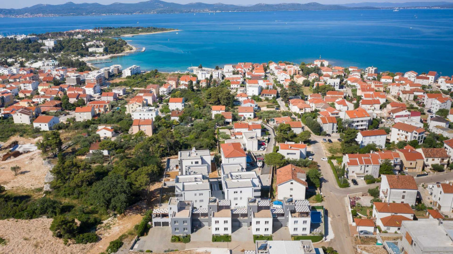 CROWONDER Villa Nika with Heated Swimming Pool, Jacuzzi and Sauna