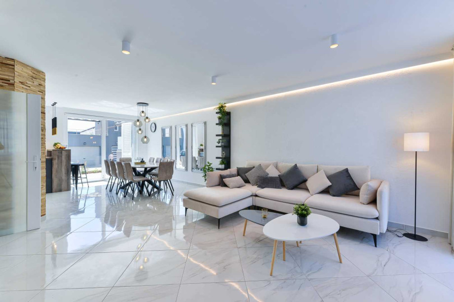 CROWONDER Villa Nika with Heated Swimming Pool, Jacuzzi and Sauna