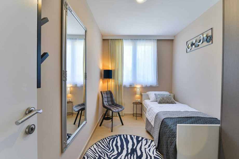 CROWONDER Villa Nika with Heated Swimming Pool, Jacuzzi and Sauna