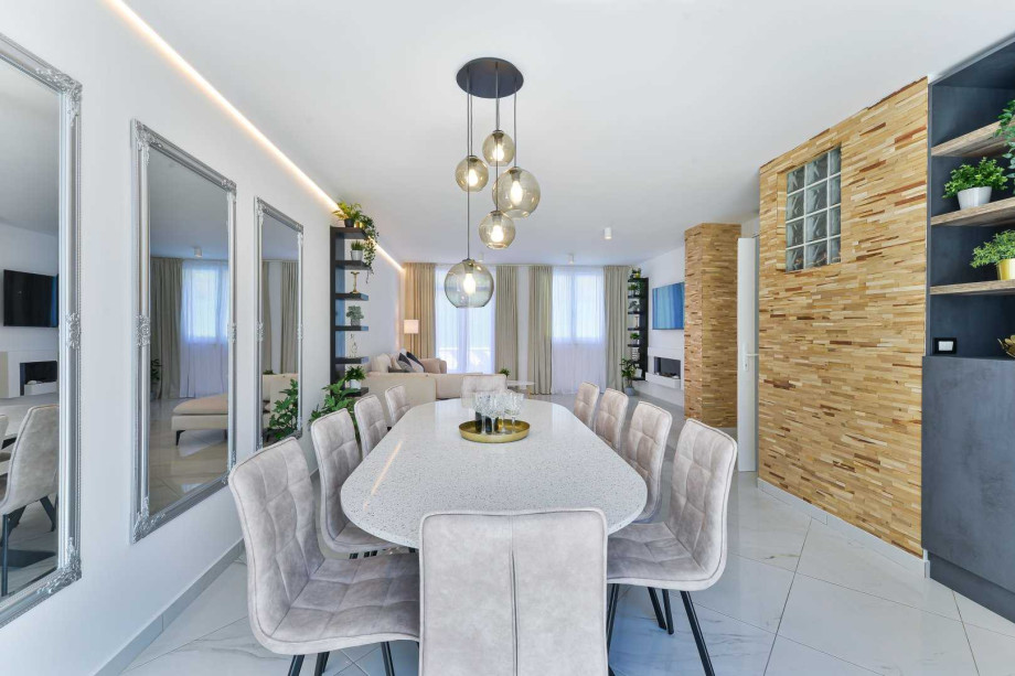 CROWONDER Villa Nika with Heated Swimming Pool, Jacuzzi and Sauna