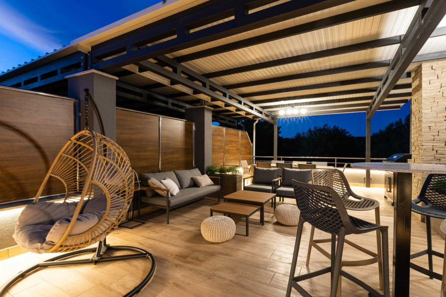 CROWONDER Villa Nika with Heated Swimming Pool, Jacuzzi and Sauna