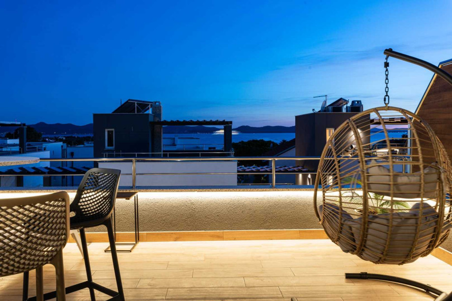 CROWONDER Villa Nika with Heated Swimming Pool, Jacuzzi and Sauna