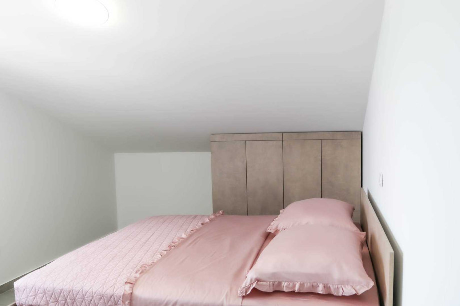 CROWONDER Sunny Bay Beachfront Apartment A7