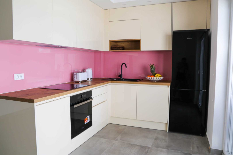 CROWONDER Sunny Bay Beachfront Apartment A7