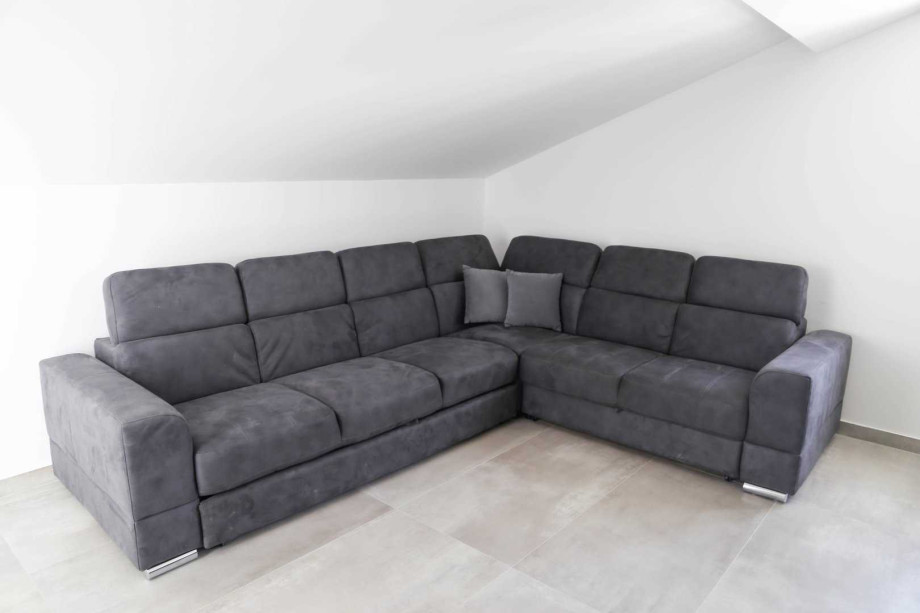 CROWONDER Sunny Bay Beachfront Apartment A7