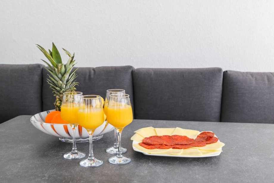 CROWONDER Sunny Bay Beachfront Apartment A7