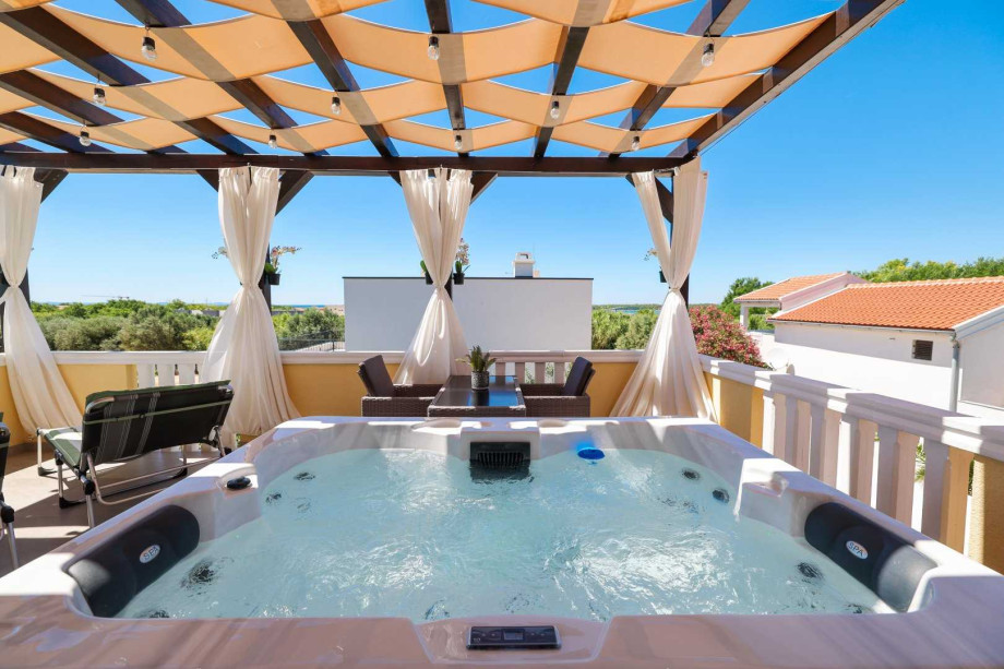 CROWONDER Sunset Apartments - Apartment A1 with Jacuzzi and Sea View