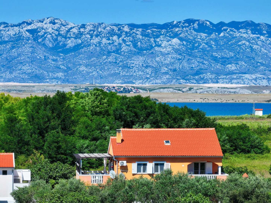 CROWONDER Sunset Apartments - Apartment A2