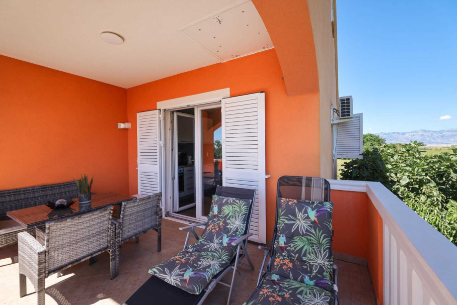 CROWONDER Sunset Apartments - Apartment A2