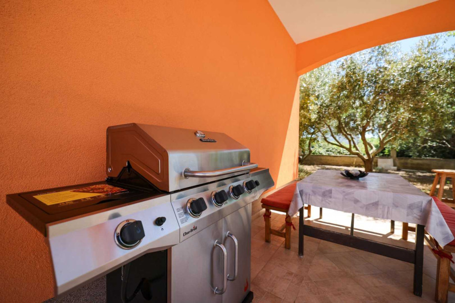 CROWONDER Sunset Apartments - Apartment A2