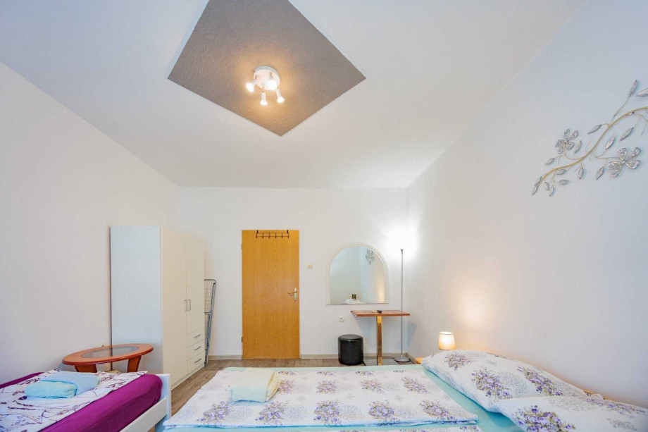 Crowonder Lucky Apartment A2 with swimming pool