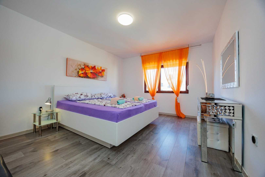 Crowonder Lucky Apartment A3