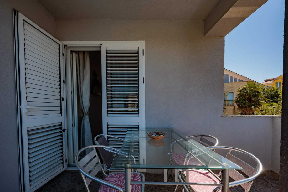 Crowonder Lucky Apartment A3