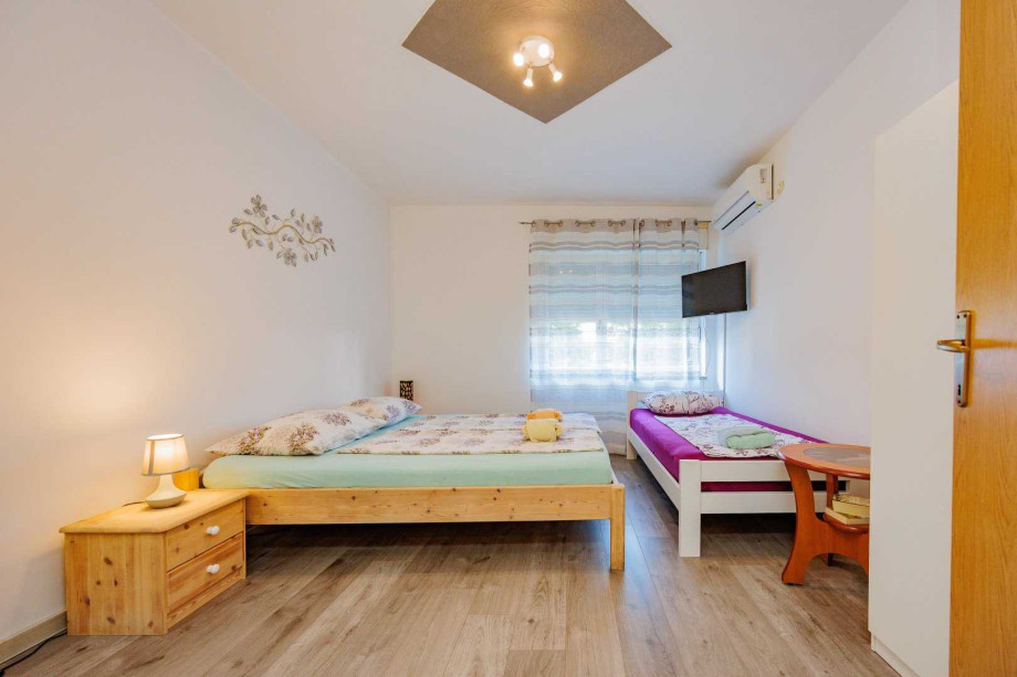 Crowonder Lucky Holiday House  with Swimming Pool