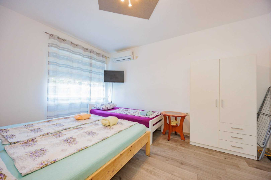 Crowonder Lucky Holiday House  with Swimming Pool