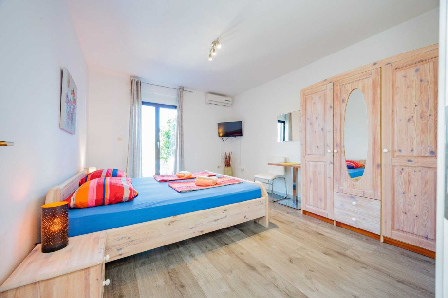Crowonder Lucky Holiday House  with Swimming Pool