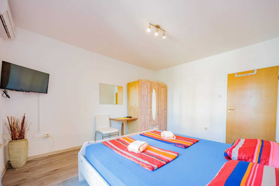Crowonder Lucky Holiday House  with Swimming Pool