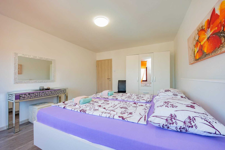 Crowonder Lucky Holiday House  with Swimming Pool