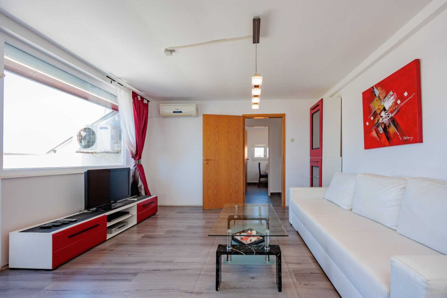 Crowonder Lucky Holiday House  with Swimming Pool