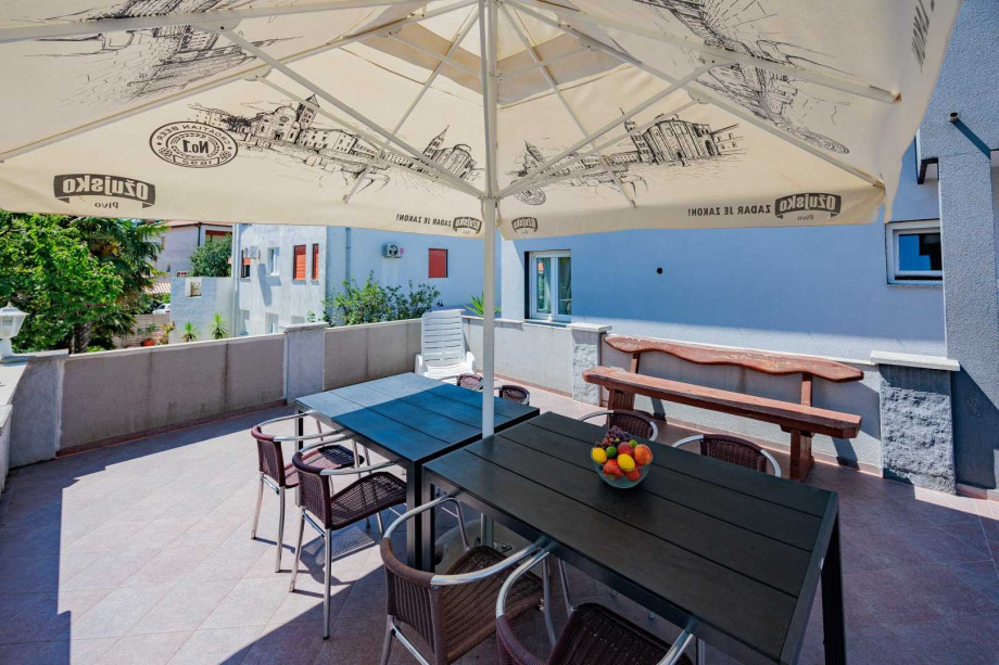 Crowonder Lucky Holiday House  with Swimming Pool