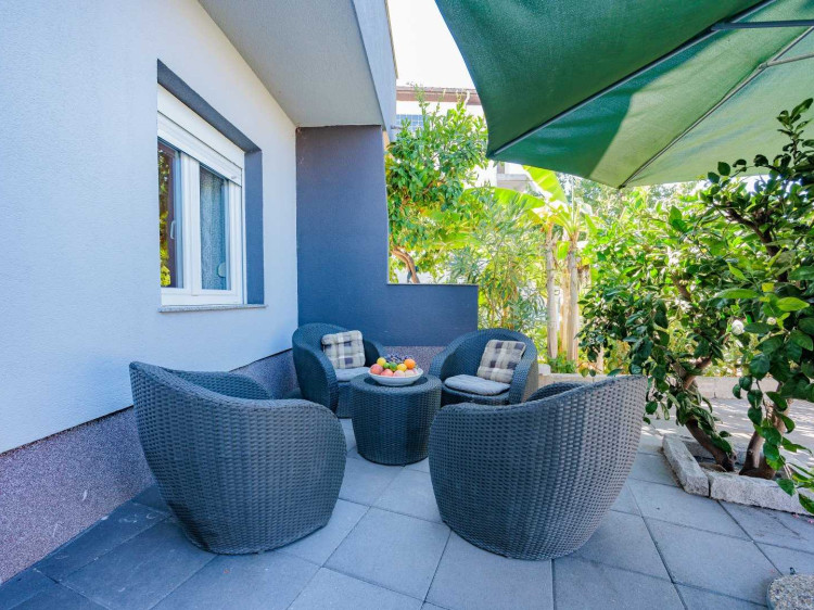 CROWONDR Lucky - Apartmán A1 s bazénem