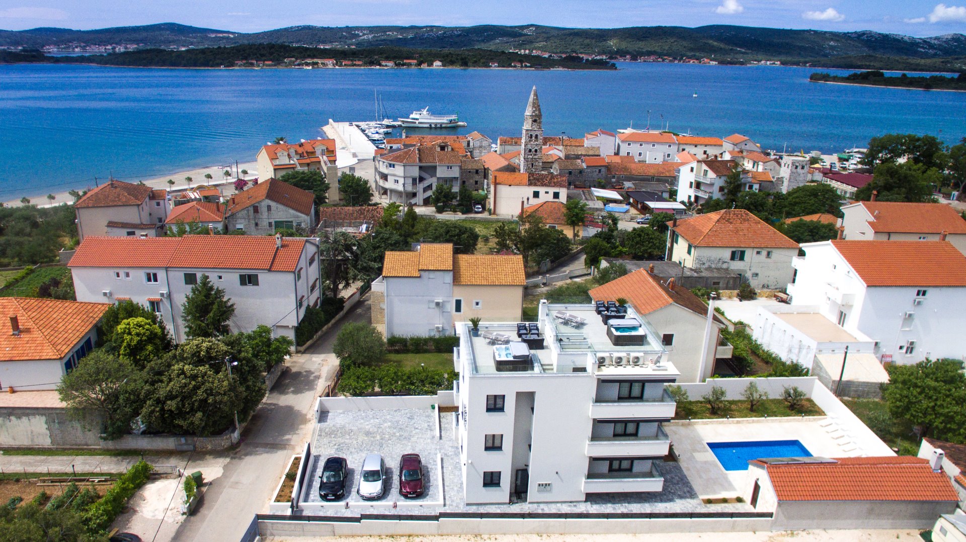CROWONDER Villa Stella with Swimming Pool, Sauna and Two Jacuzzis