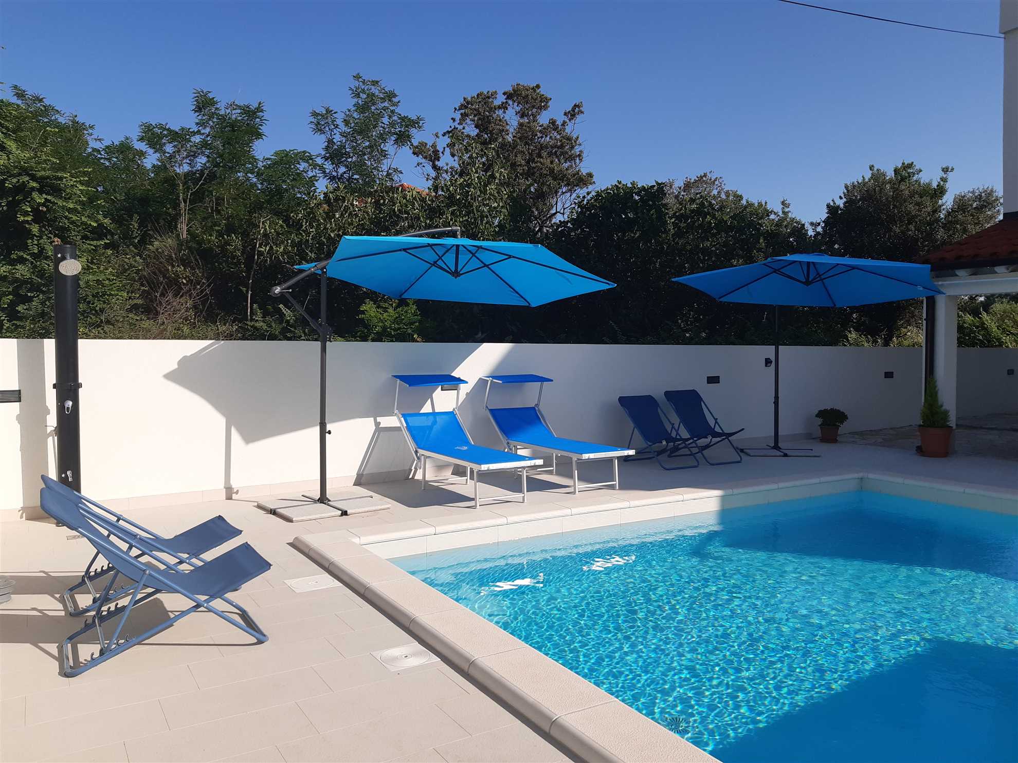 CROWONDER Villa Albus - Apartman saját medencével