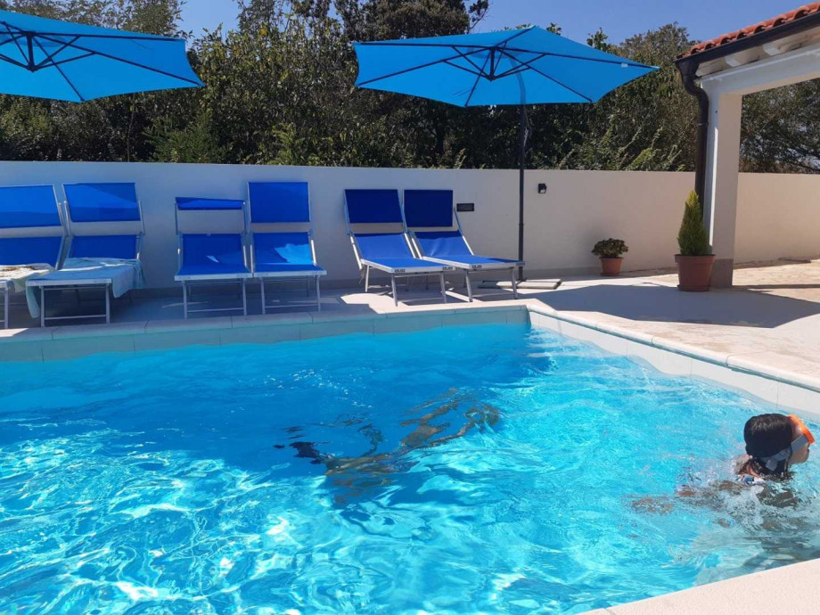 CROWONDER Villa Albus - Apartment with a Private Swimming Pool