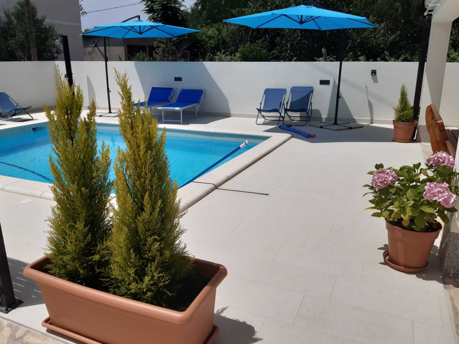 CROWONDER Villa Albus - Apartment with a Private Swimming Pool