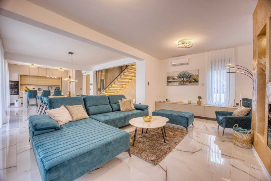 CROWONDER Villa Elena with Two Swimming Pools and Sauna