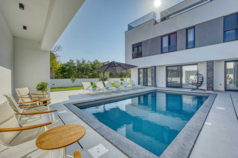 CROWONDER Villa Elena with Two Swimming Pools and Sauna