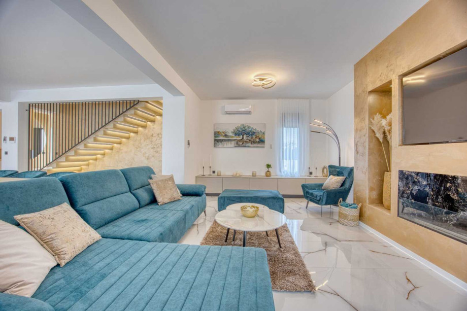 CROWONDER Villa Elena with Two Swimming Pools and Sauna