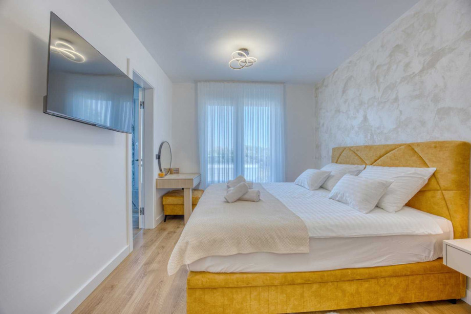 CROWONDER Villa Elena with Two Swimming Pools and Sauna