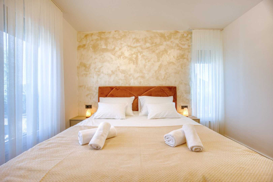 CROWONDER Villa Elena with Two Swimming Pools and Sauna