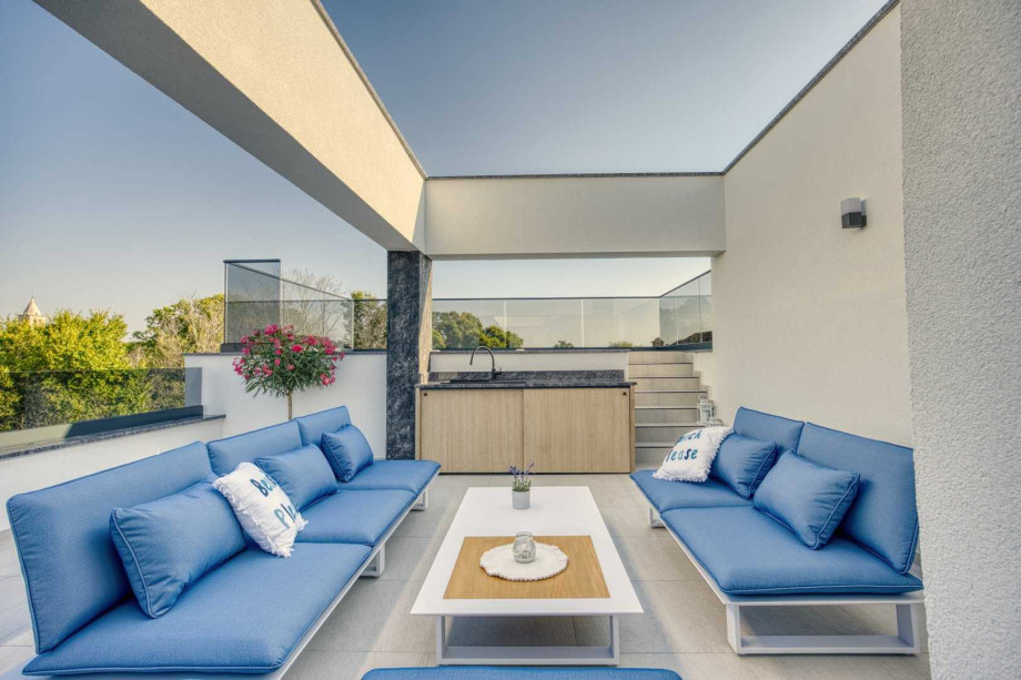 CROWONDER Villa Elena with Two Swimming Pools and Sauna