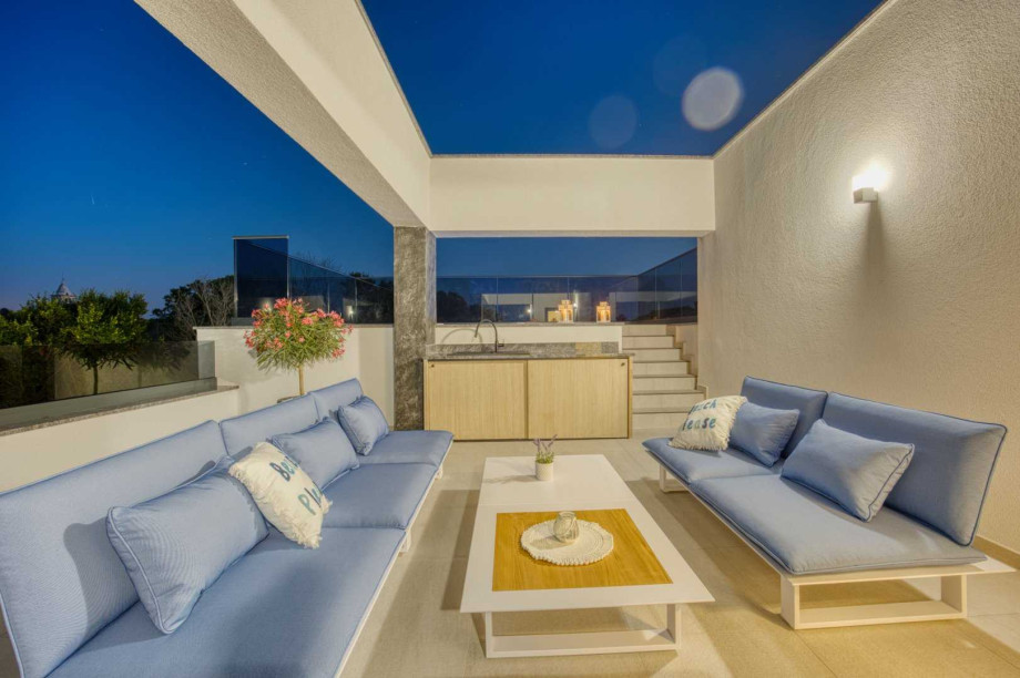 CROWONDER Villa Elena with Two Swimming Pools and Sauna